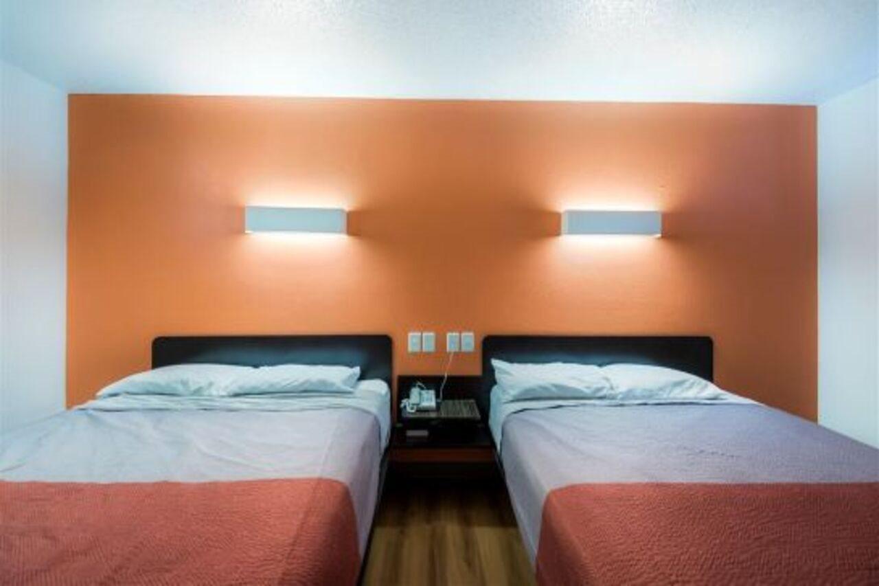 Motel Red Roof 2*