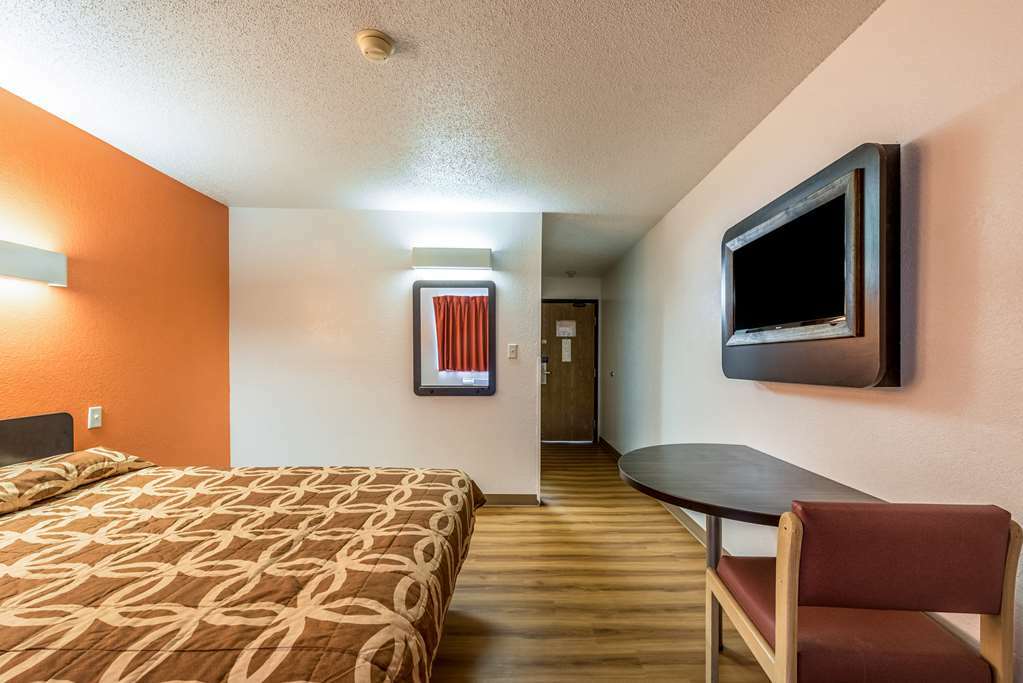 Red Roof Motel