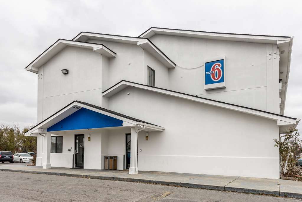 Red Roof Motel