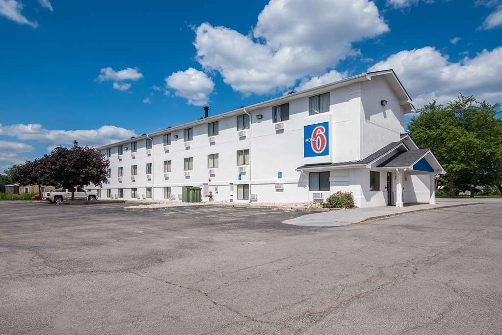 Red Roof Motel