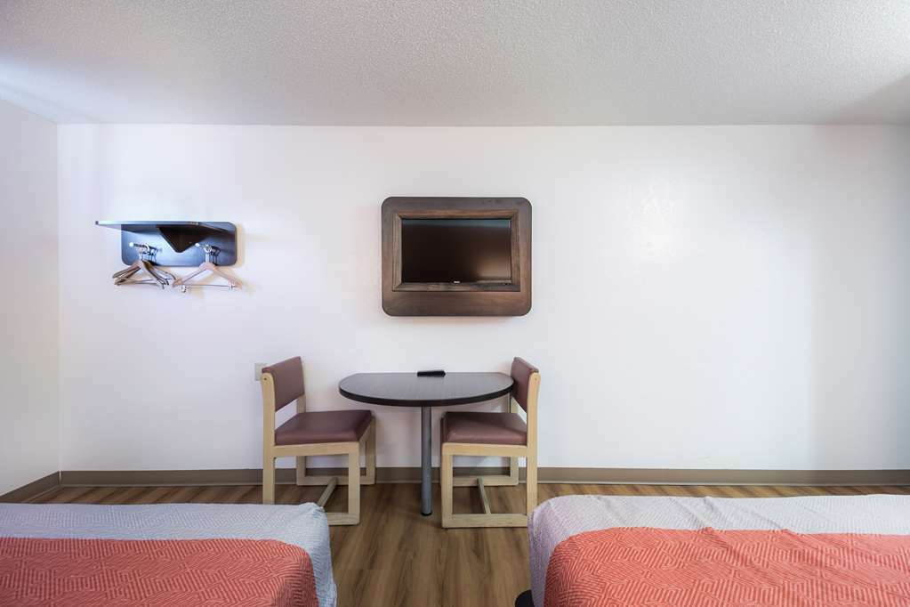 Motel Red Roof 2*