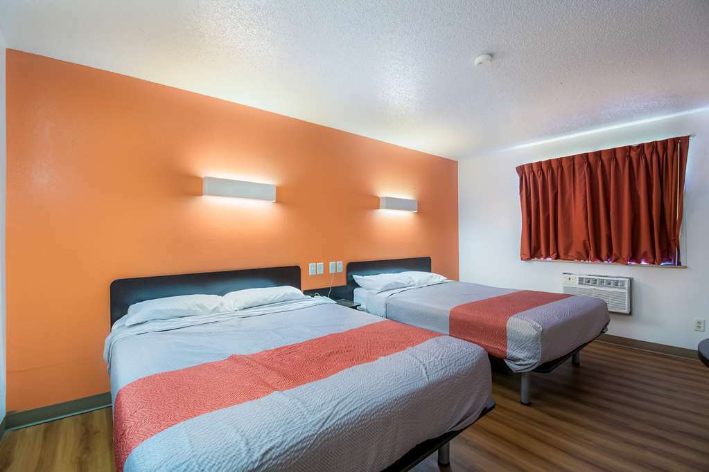 Red Roof Motel